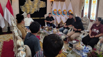 Lepas Tim Basket Pelajar Jambi, Al Haris Pesan Jaga Sportivitas dan Harumkan Nama Daerah